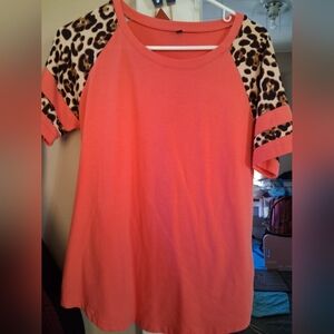 Boutique Coral Tee with Leopard Print Sleeves